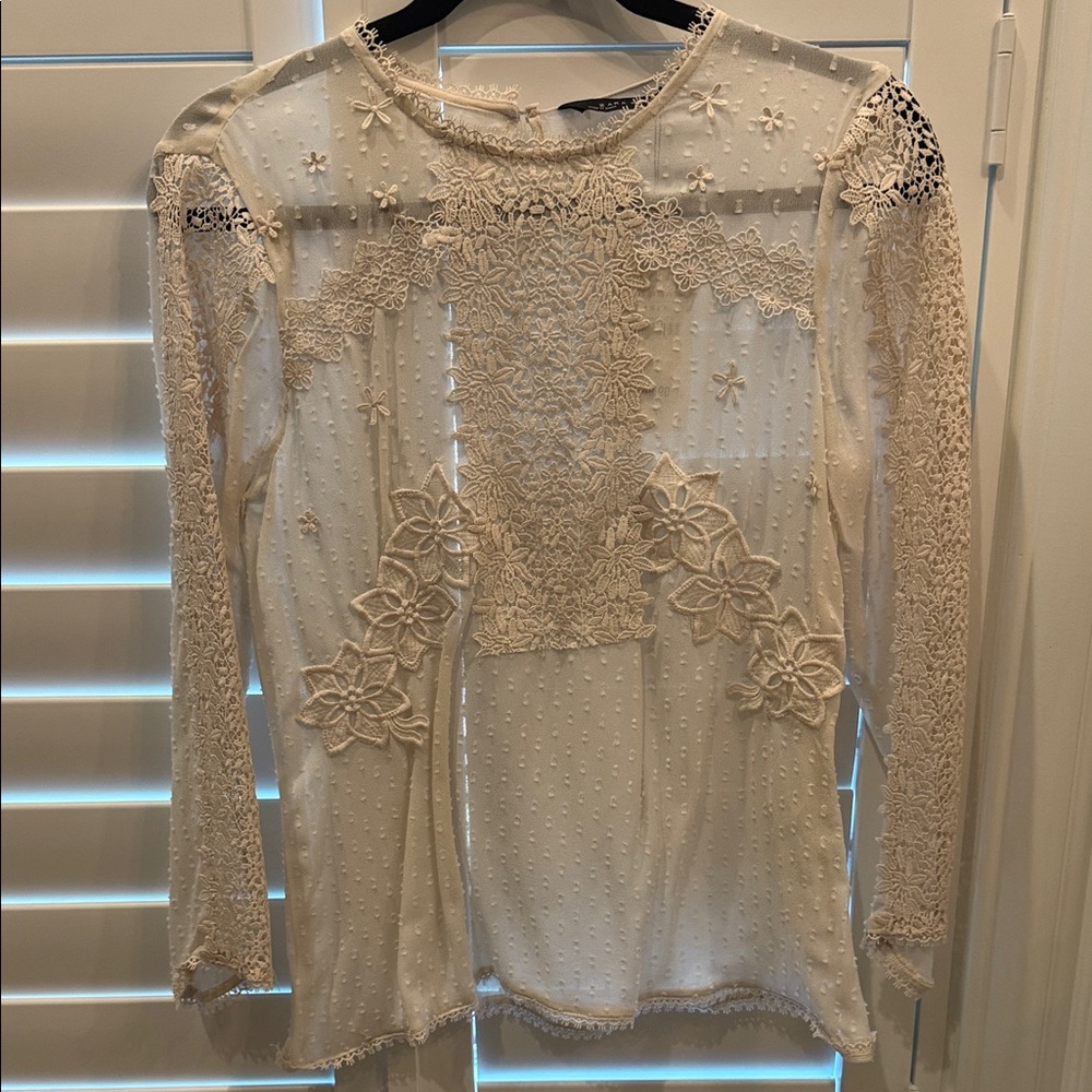 Zara NWT (new with tag) Cream Lace Floral Blouse